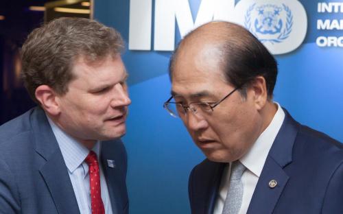 Chairman Daniel Maffei (left) speaks with Kitack Lim (right), Secretary General of the International Maritime Organization, London, 2016.